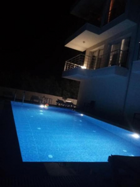 DALGIÇ SUİT POOL CLUB